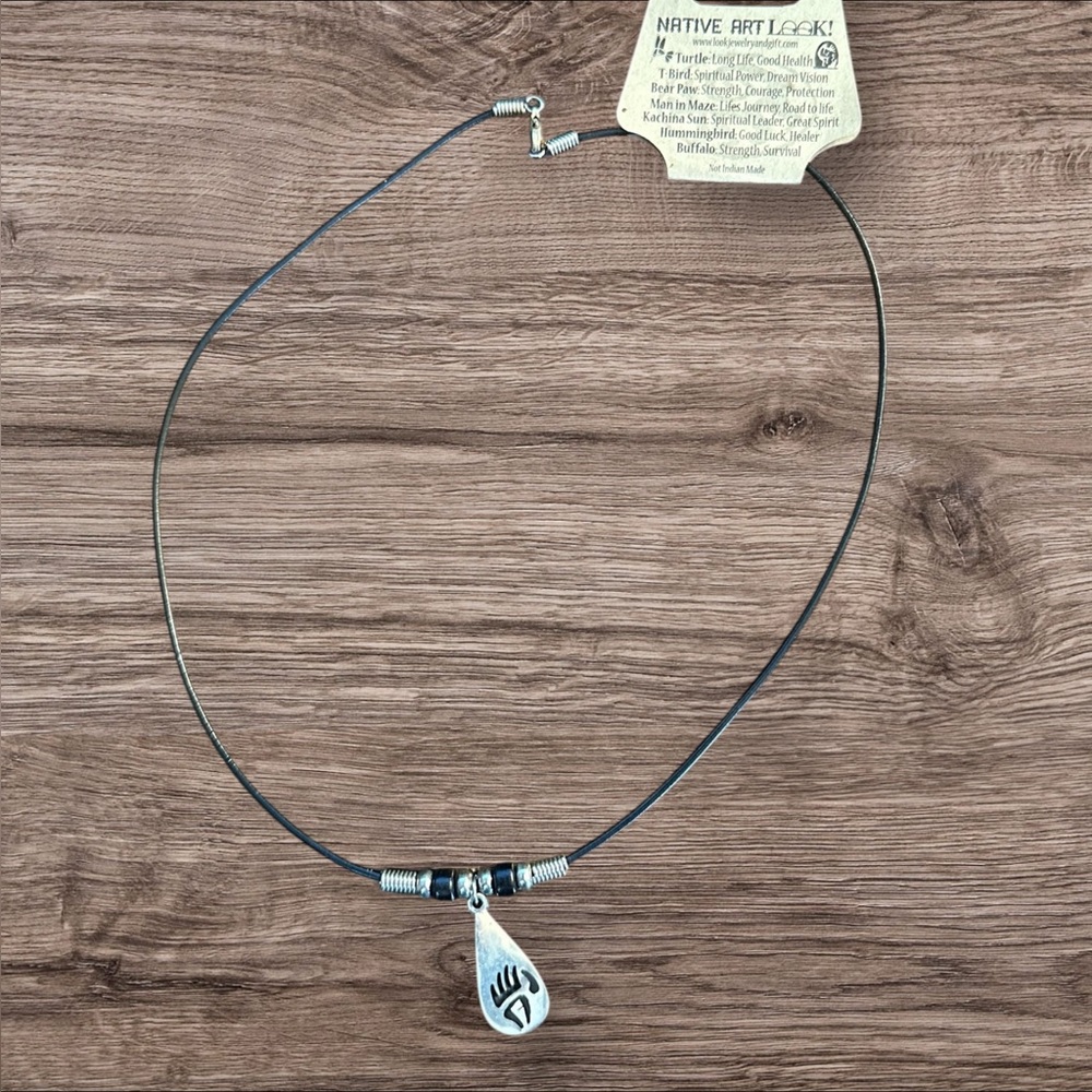 Native Artlook Silver Bear Claw Pendant Necklace